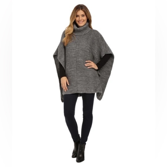UGG Sweaters - NWT UGG Robbyn Chunky Knit Turtleneck Poncho
